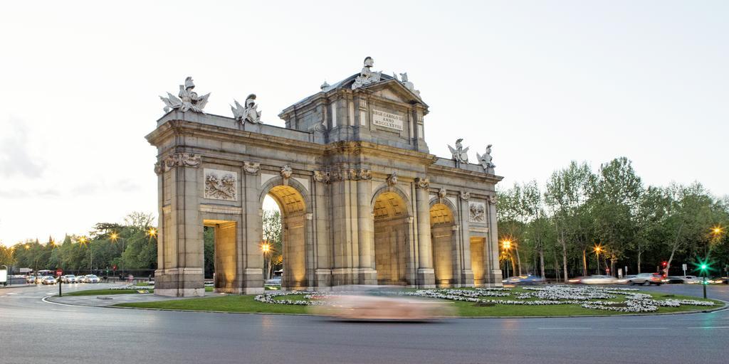 Hotel Hospes Puerta de Alcalá Madrid Esterno foto Puerta de Alcalá
